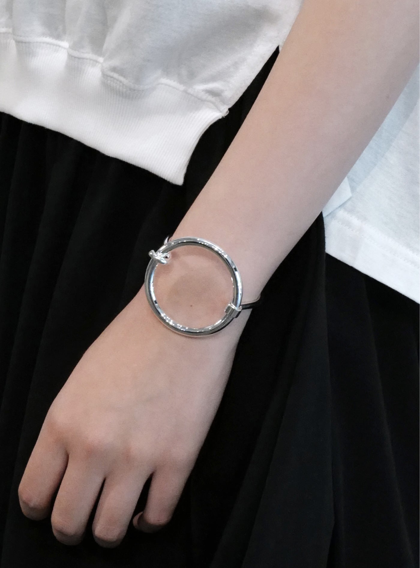 Circle Motif Bangle【JANA】