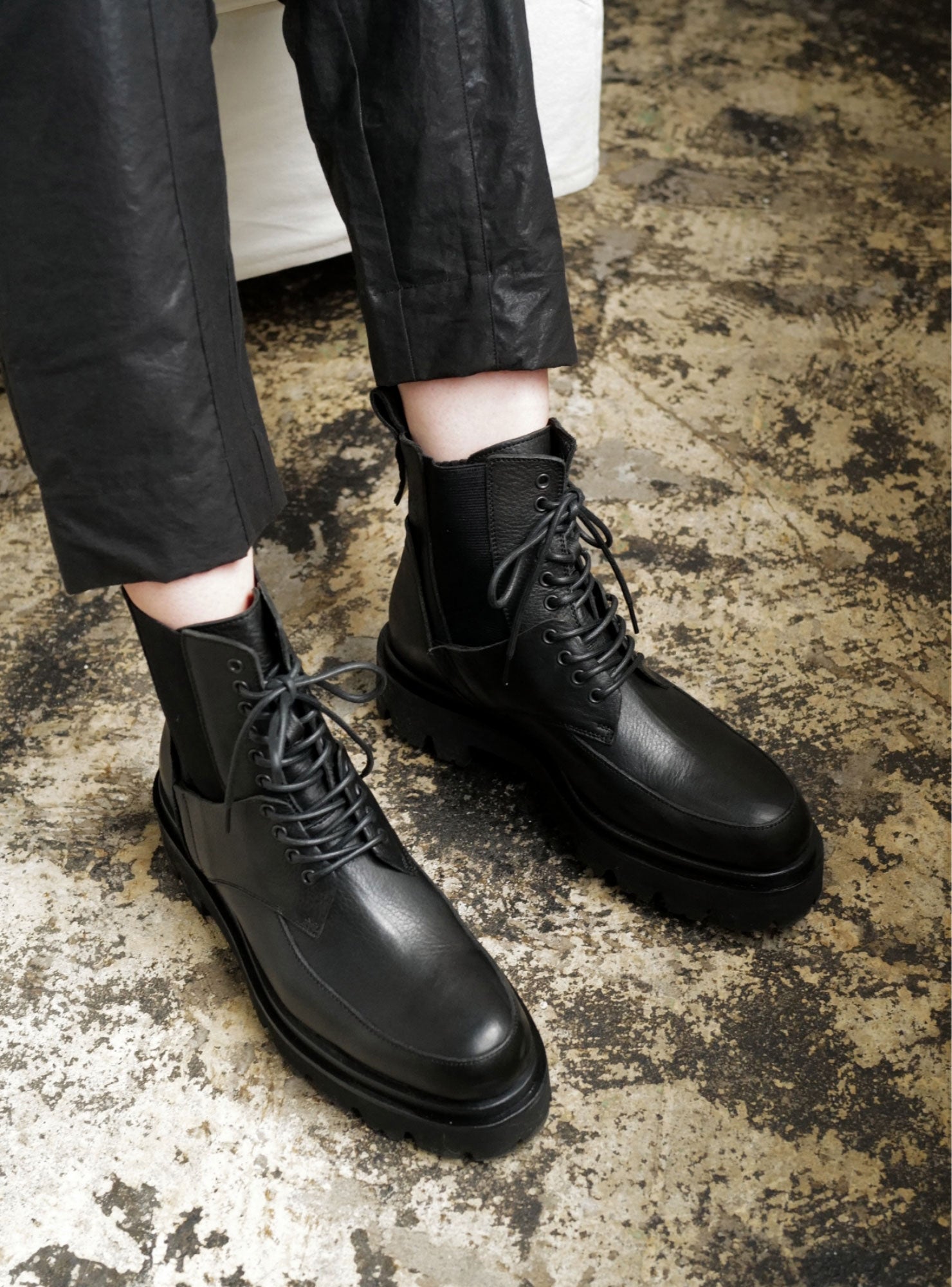 【Unisex】Side Gore Lace-Up Boots